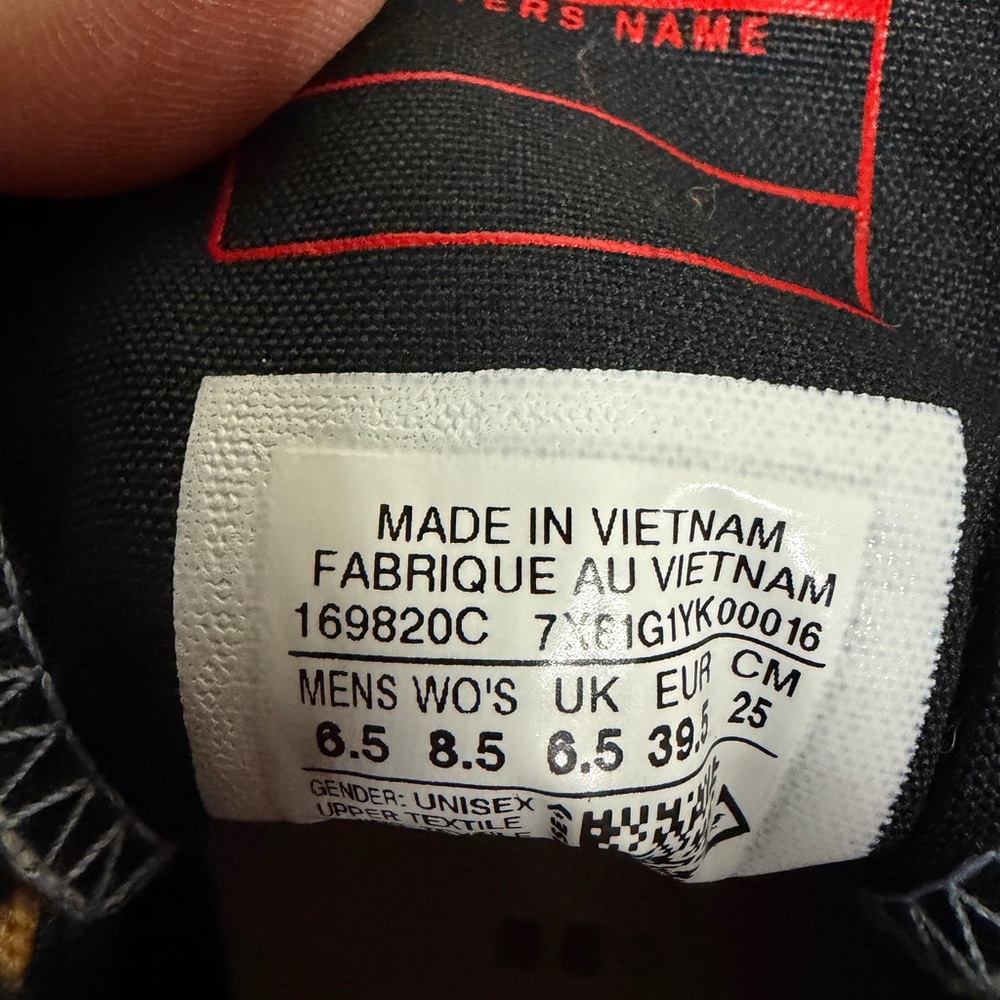 Converse Chuck Taylor Black Sneaker with Red Logo